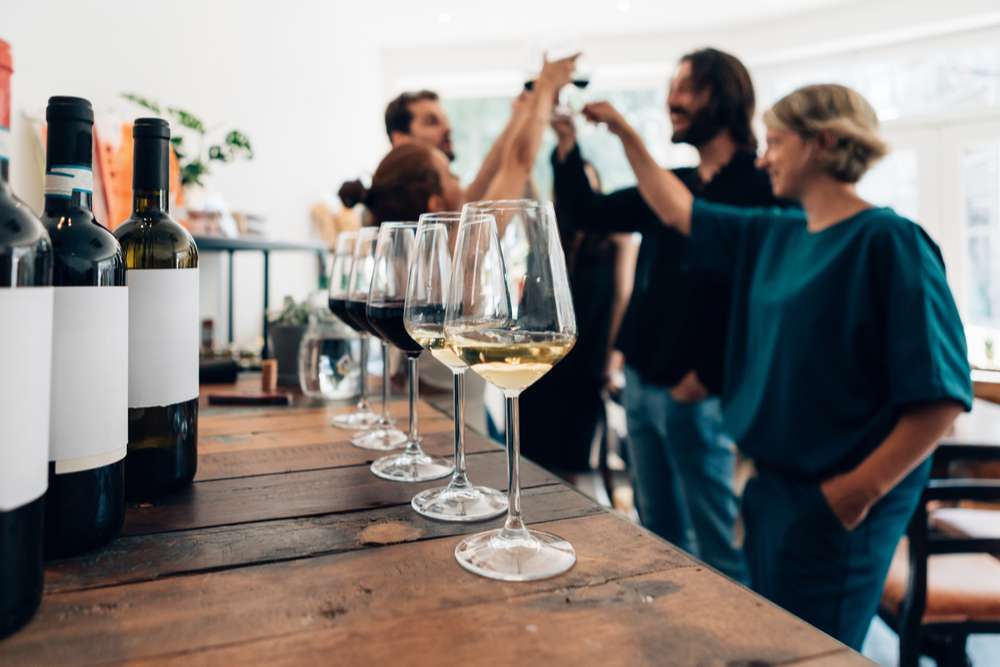 Le type de verre à vin influence-t-il le goût du vin ? – Château de Berne