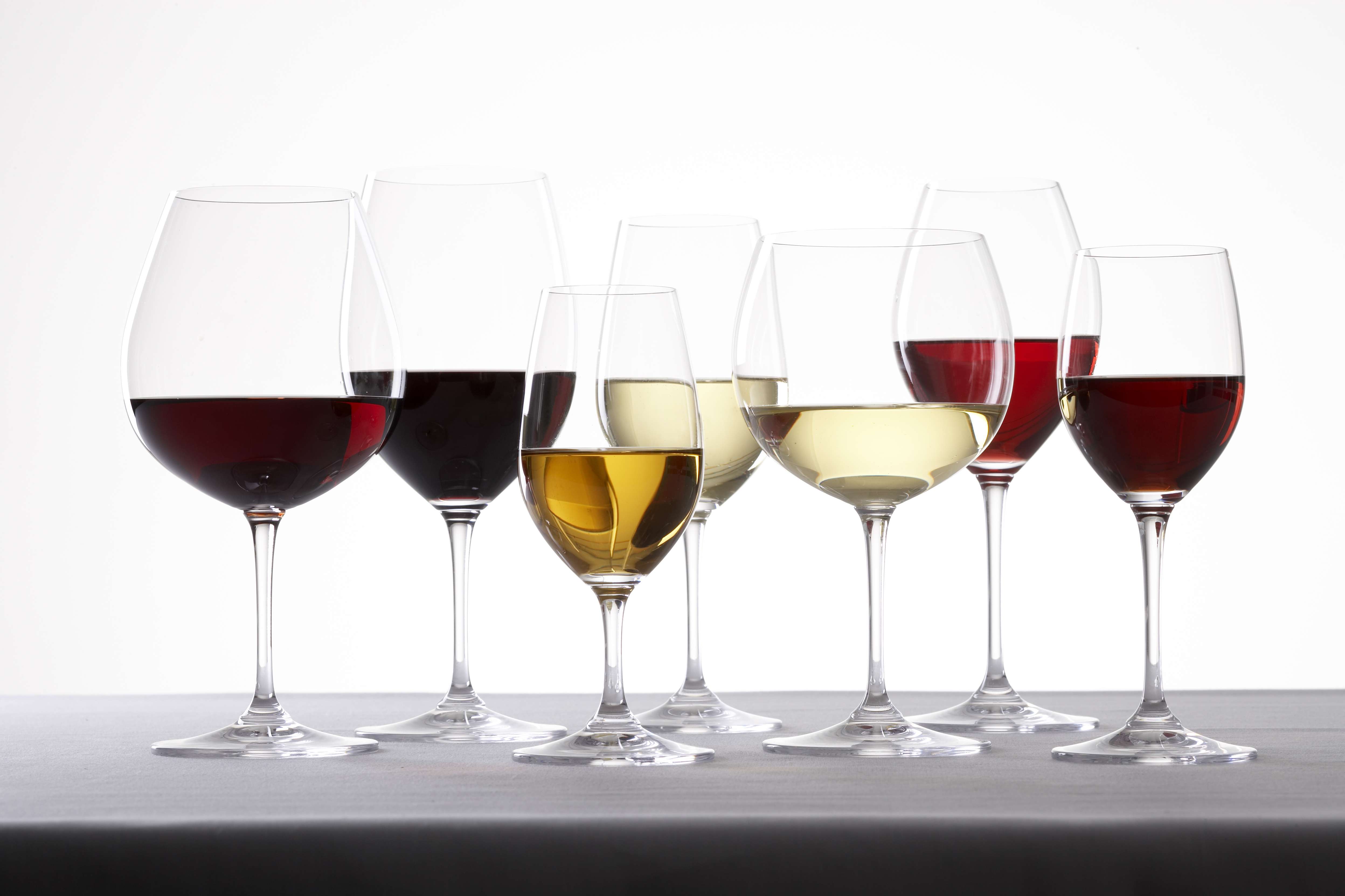 Le type de verre à vin influence-t-il le goût du vin ? – Château de Berne