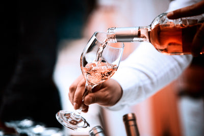 At what temperature is a rosé Côtes de Provence consume?