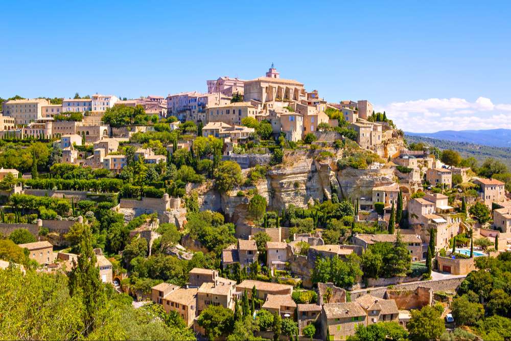 Vue sur Gordes, petite ville typique de Provence, France