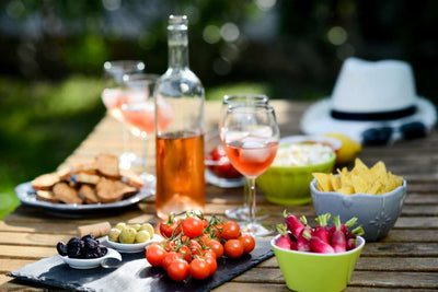 Prepare summer aperitifs with Château de Berne