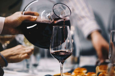Ist es sinnvoll, Ihren Wein zu dekantieren?
