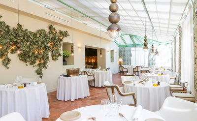 Un resort de lujo con restaurante con estrella en Provenza