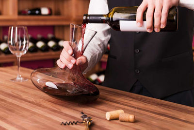 Airear vino: ¡todo lo que necesitas saber sobre airear vino!