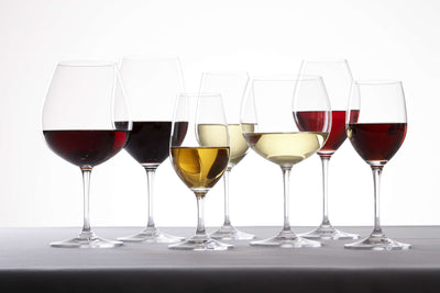 How does the type of wine glass influence the taste of wine?